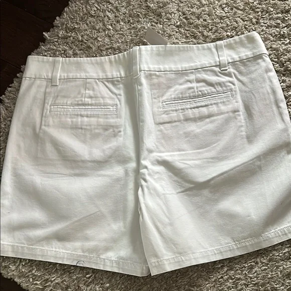 LOFT Women's Cream Shorts - Picture 3 of 3